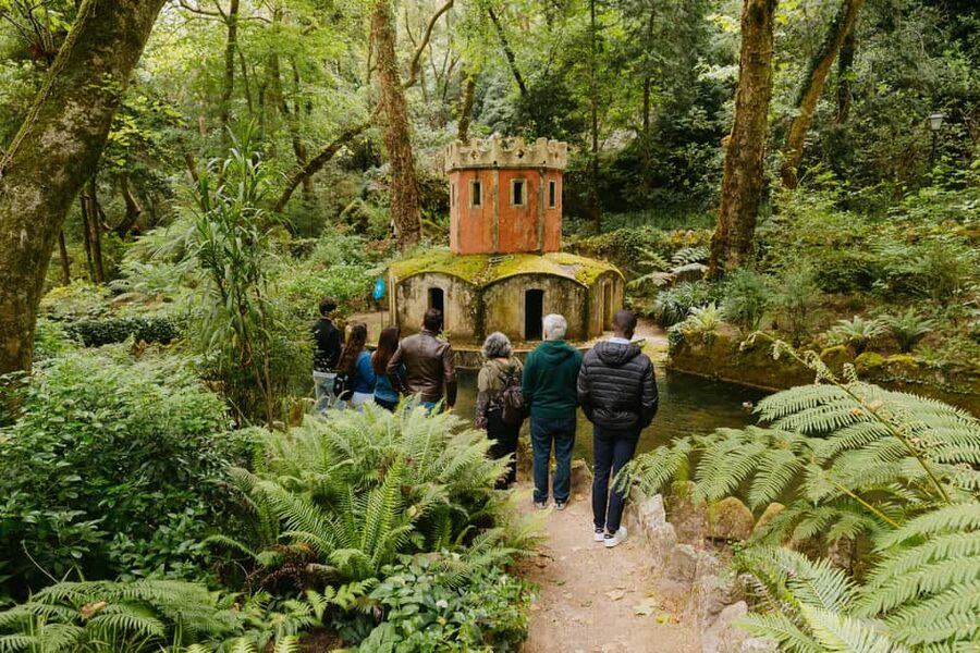 Lisbon: Pena Palace, Sintra, Cabo da Roca, & Cascais Daytrip - Pena Palace gardens: your 2.5 hours, and the optional transfer trick