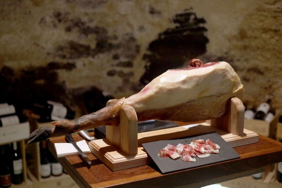 Lisbon: Premium Wine and Tapas Tasting Session - Who should book this Lisbon Premium Wine and Tapas Session