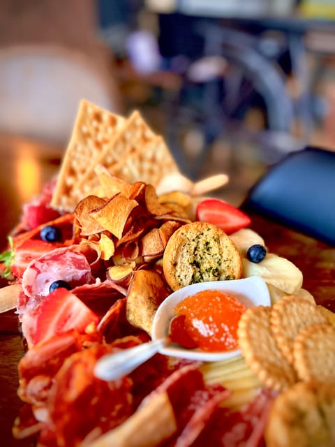 Lisbon: Premium Wine and Tapas Tasting Session - The five exclusive Portuguese wines: why the selection matters