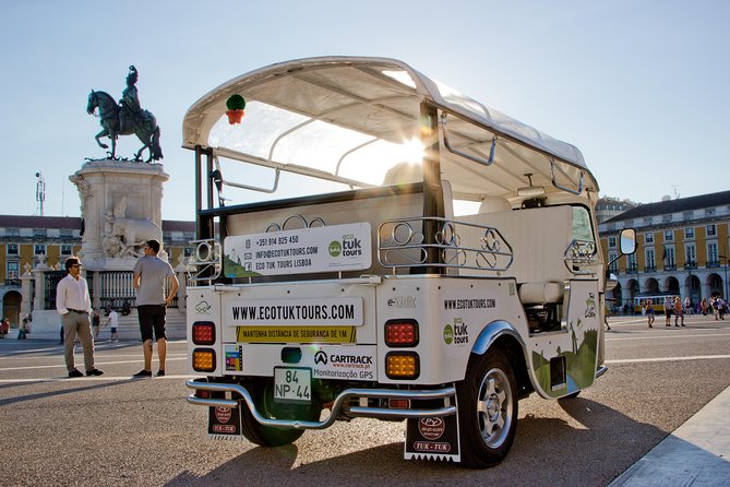 Lisbon Private 5-Hour Eco Tuk-Tuk Tour with Local Tastings - Moorish Quarter and Graça: Cultural Mix and Viewpoint Momentum