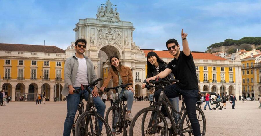 Lisbon: Private Boat Trip, Guided Walking Tour, Bike & Tram - Starting in Rossio, Setting Your Bearings Fast
