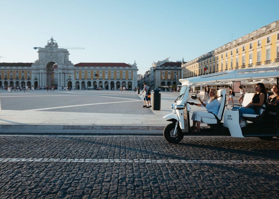 Lisbon: Private Christmas Lights Tour by Eco Tuk Tuk - Key things to know before you go