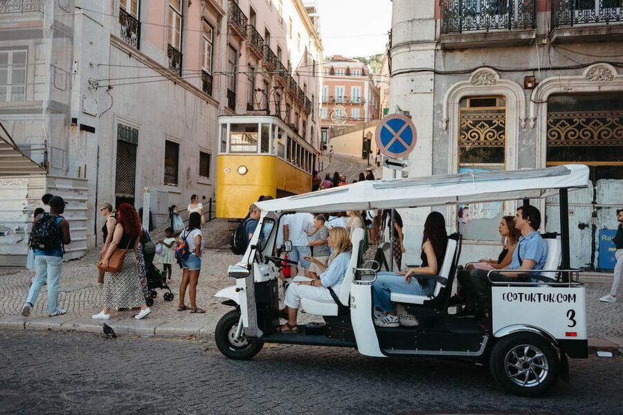 Lisbon: Private Christmas Lights Tour by Eco Tuk Tuk - Price and value for a private 1-hour city lights circuit
