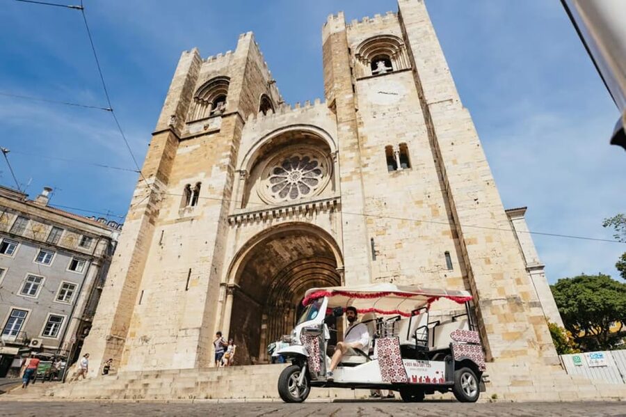 Lisbon: Private Guided Tuk-Tuk Tour with Hotel Pickup - Lisbon Cathedral and Santo António de Lisboa: the old-city core