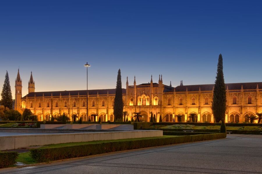 Lisbon: Private Half-Day Tour with Hotel Pickup - 25th April Bridge and Christ Statue: the Tejo river viewpoint payoff