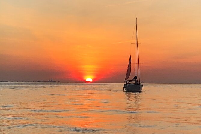 Lisbon Private Luxury Boat Tour with Welcome Drink - Key reasons this private Tagus tour earns a 5-star feel