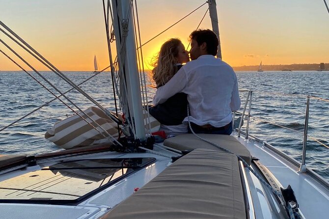 Lisbon Private Luxury Boat Tour with Welcome Drink - Terreiro do Paço: the Tagus square you can almost feel walking into