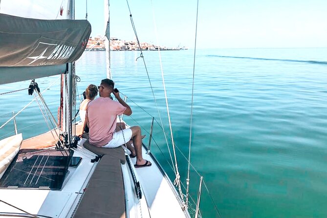 Lisbon Private Luxury Boat Tour with Welcome Drink - Meeting at Bloo Boat Charter, Doca do Bom Sucesso, gate 3