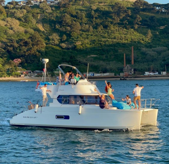 Lisbon: Private Luxury Catamaran Tour with Welcome Drink - Welcome bottle of wine and a bar onboard, plus how to manage the mood