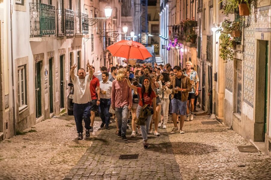Lisbon: Pub Crawl with Open Bar and VIP Club Entry - Meeting at Praça Luís de Camões, then letting the guides herd the fun