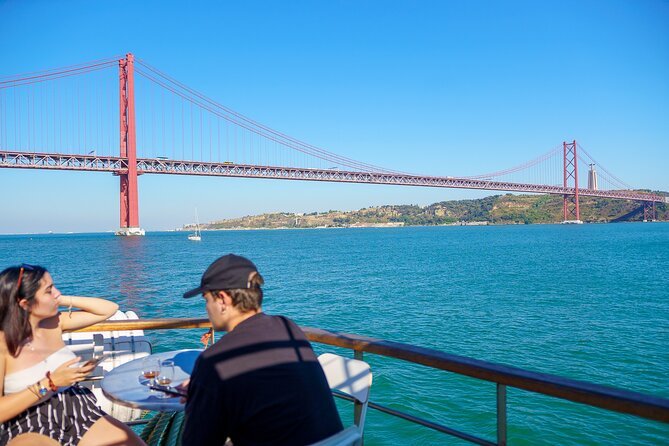Lisbon River Boat Sightseeing Tour with a Drink - Meeting at Estação Fluvial Sul e Sueste, and how to get the best seat