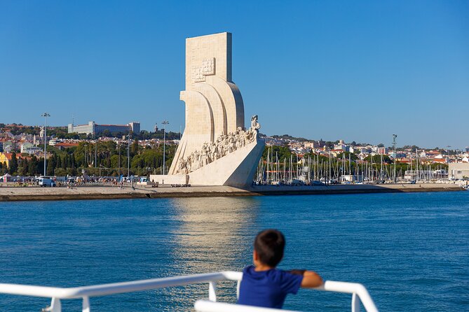 Lisbon River Boat Sightseeing Tour with a Drink - Praça do Comércio: the harbor square that rebuilt Lisbon
