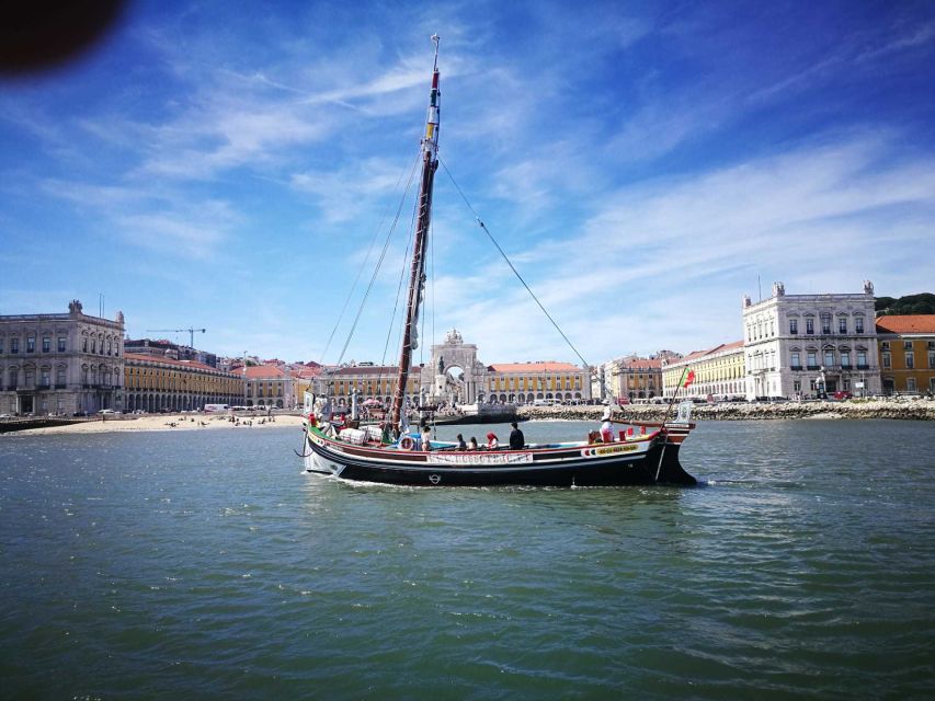 Lisbon: River Tagus Sightseeing Cruise in Traditional Vessel - Where You Meet and How the 105 Minutes Run