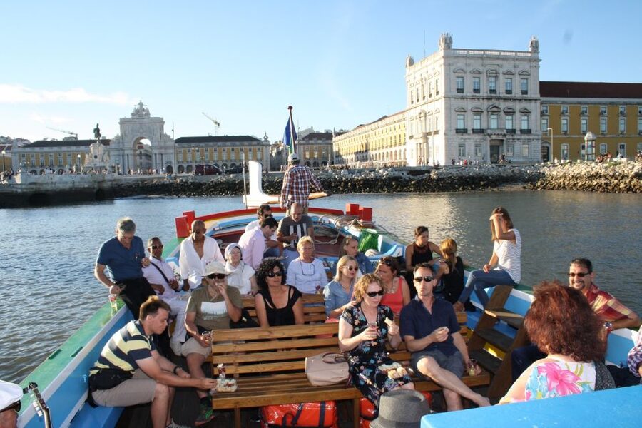 Lisbon: River Tagus Sightseeing Cruise in Traditional Vessel - São Jorge, Lisbon Cathedral, and the 7 Hills Angle