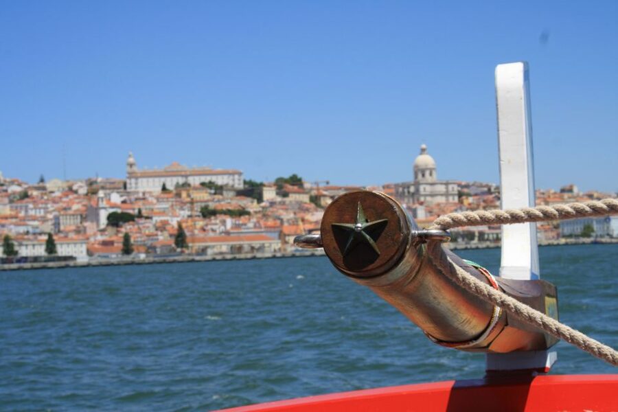 Lisbon: River Tagus Sightseeing Cruise in Traditional Vessel - Santa Engrácia and Christ the King, Lisbon in Two Key Moods