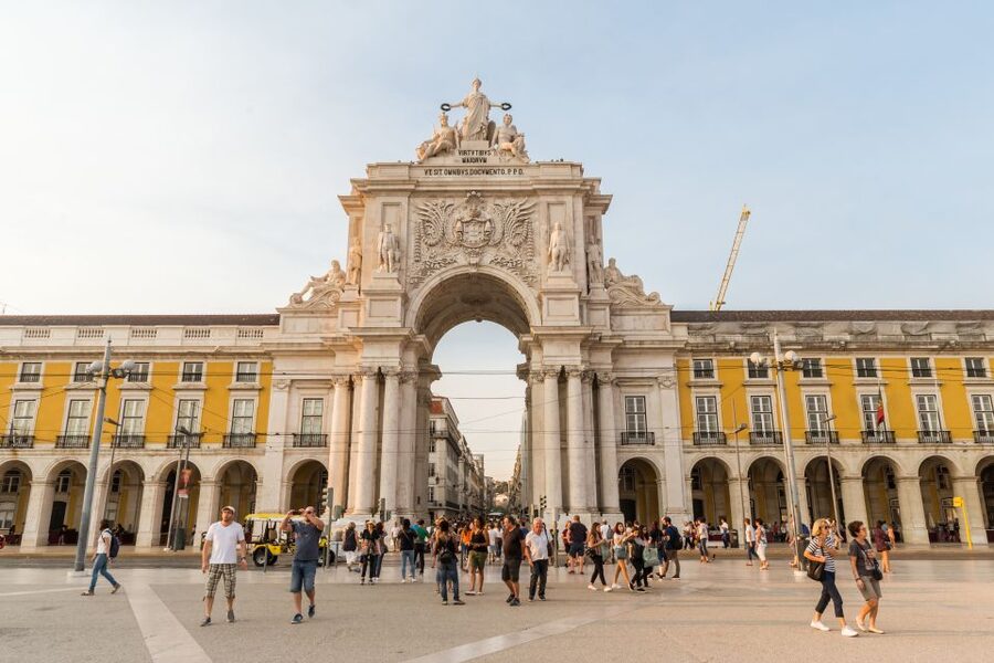 Lisbon: Rua Augusta Arch Admission Ticket - Rua Augusta Arch, right where Lisbon crowds start