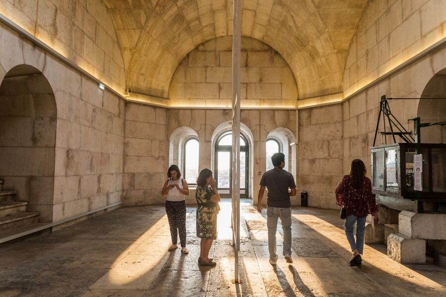 Lisbon: Rua Augusta Arch Admission Ticket - Photo strategy: Lisbon landmarks in your frame