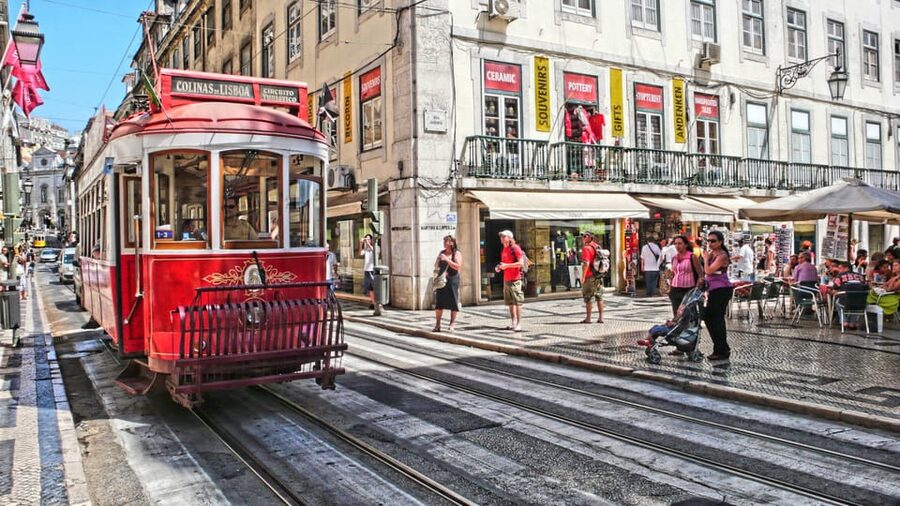 Lisbon's historic old town in a tuk-tuk in German - Key Points You Will Actually Care About