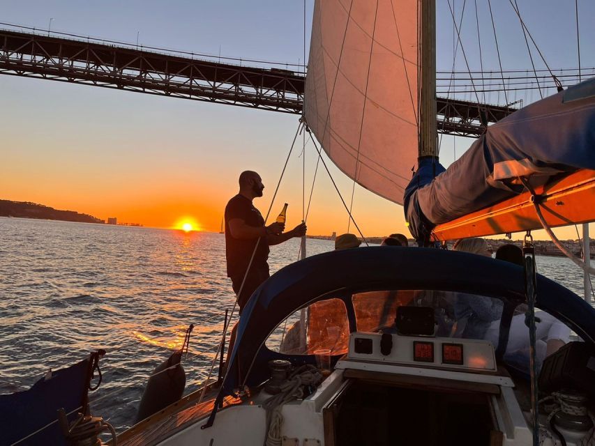 Lisbon: Sailboat Sunset Tour with a Drink - Comfort checklist for a 2-hour sail on the Tagus