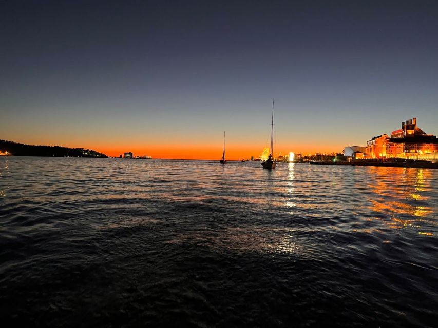 Lisbon: Sailboat Sunset Tour with a Drink - Finding Porta 2 and getting settled on Doca de Alcântara