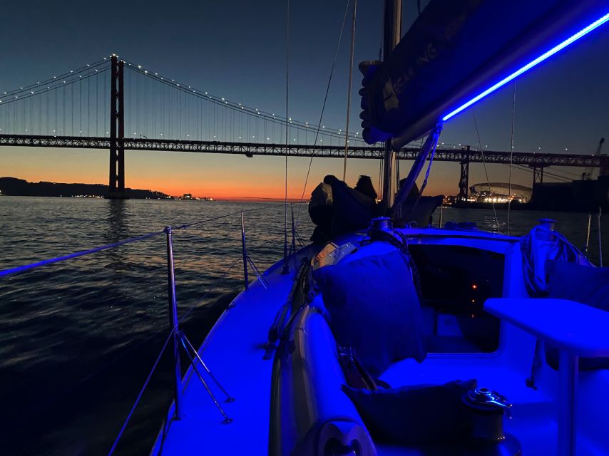 Lisbon: Sailboat Tour w/ Local Guide and Open Bar Green Wine - Comfort and Weather: Raincoats, blankets, and the truth about drying off