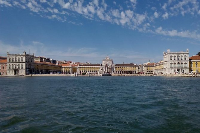 Lisbon Sailing Tour: 2-Hour Cultural Scenic Cruise with Wine - Why This 2-Hour Sailing Route Fits Lisbon So Well
