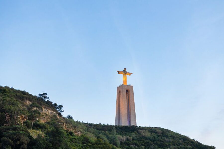 Lisbon: Sailing Tour on the Tagus River - Cruising past Belém and the 25 de Abril Bridge
