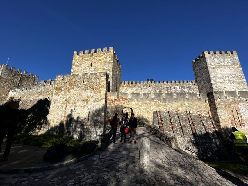 Lisbon: Saint George's Castle Entry Ticket and Guided Visit - Quinta Regaleira and the Initiation Well, If Included With Your Option