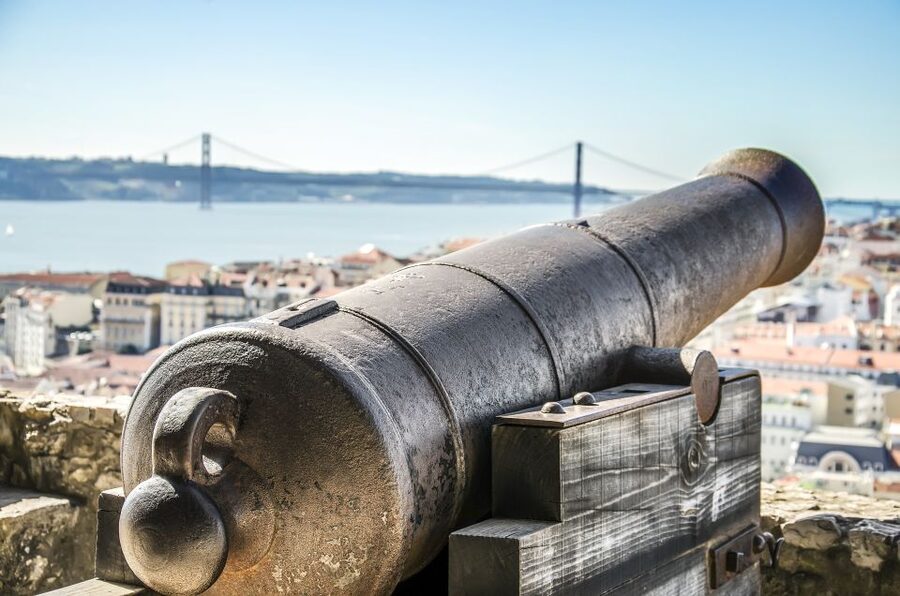 Lisbon: Sao Jorge Castle Skip-the-Line Ticket with Guide - Walking the complex at your pace, with the Moorish exhibition as your anchor