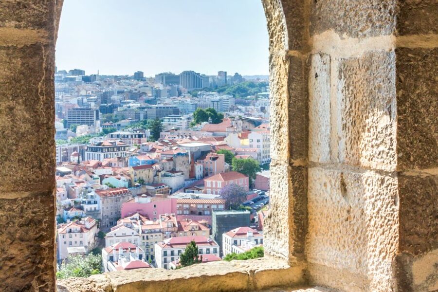 Lisbon: Sao Jorge Castle Skip-the-Line Ticket with Guide - Battlements and 360-degree Lisbon and Tagus views