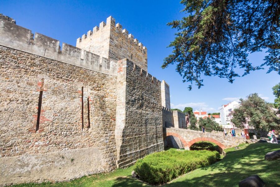 Lisbon: Sao Jorge Castle Skip-the-Line Ticket with Guide - The 15-minute orientation that turns a castle into a story
