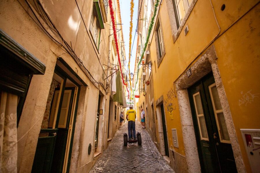 Lisbon: Segway Medieval Tour of Alfama and Mouraria - From Commerce Square to Campo das Cebolas, Building Momentum