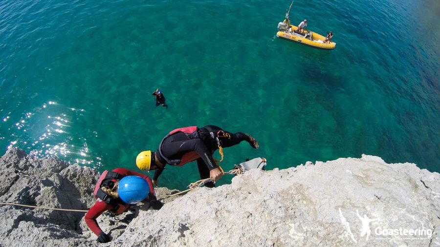 Lisbon: Sesimbra/Arrábida Natural Park Coasteering Adventure - Rock climbing and rappelling: the technical moments
