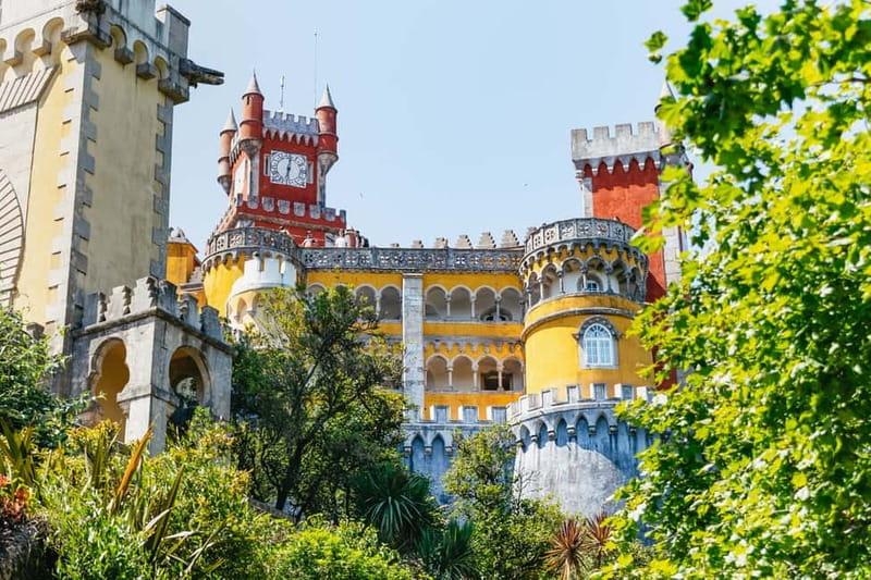 Lisbon: Sintra, Pena, Cabo da Roca, Cascais Tour with Pickup - Pickup and morning logistics from Lisbon Rossio Starbucks