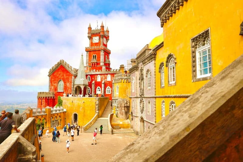 Lisbon: Sintra, Pena, Cascais & Cabo Day Tour with Tickets - Why this Sintra to Cascais route feels efficient