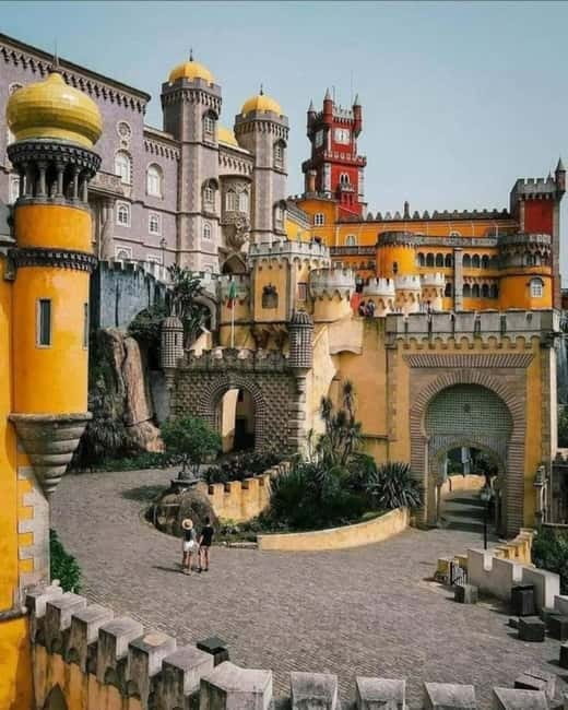 Lisbon: Sintra, Pena Palace, Moorish Castle & Regaleira Tour - Sintra Old Town: A Short Break That Keeps the Day Balanced