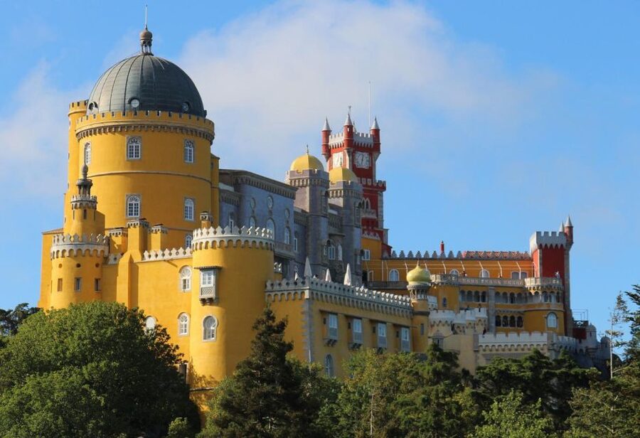 Lisbon: Sintra, Pena, Regaleira, Cabo Roca, Cascais Day Tour - Cascais: the best kind of free time, with an easy lunch plan