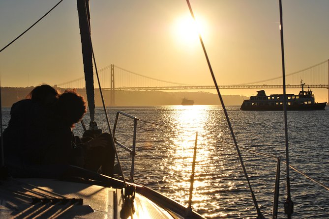 Lisbon Small Group Sunset Sailing 2h Cruise with Drinks Included - Who this sunset sailing cruise is best for