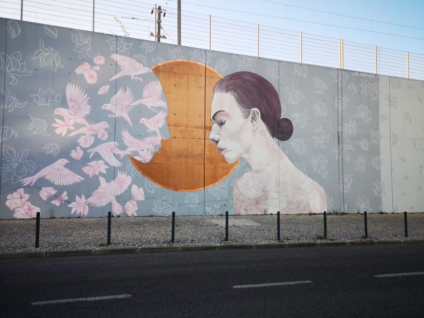 Lisbon: Street Art Tuk Tuk Tour - The tuk-tuk advantage, why it works better than walking