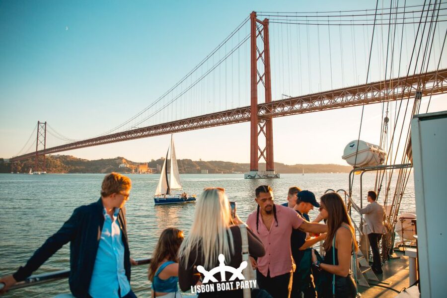 Lisbon: Sunset Boat Party with 2 Drinks and Free Club Entry - The Club Entry After the Cruise: Turning 4 Hours Into Late Night