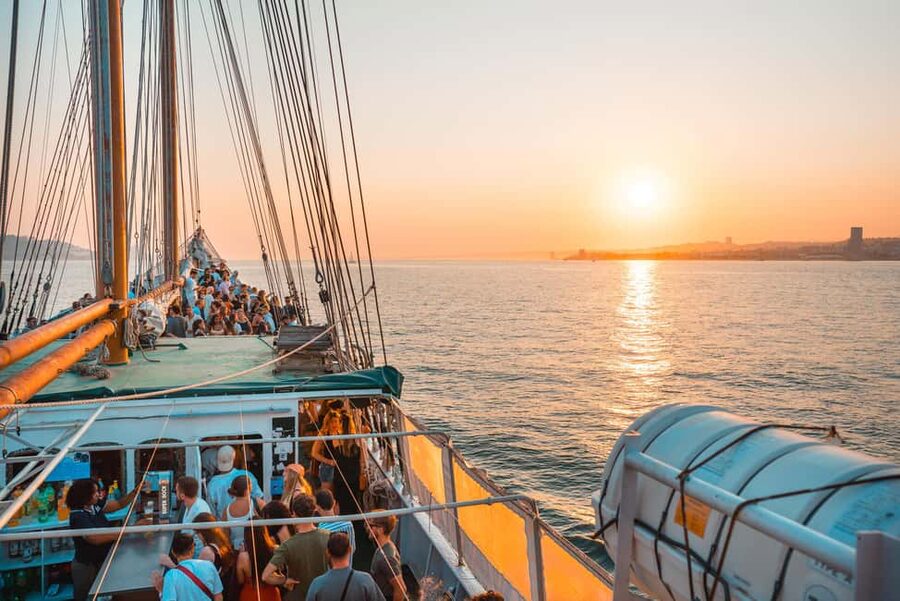 Lisbon: Sunset Boat Party with Live DJ and Night Club Entry - Onboard Setup: Drinks Included, Dance Floor Energy, and DJ Styles