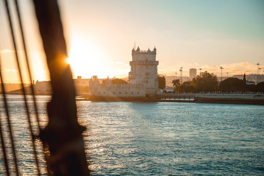 Lisbon: Sunset Boat Party with Live DJ and Night Club Entry - Stop-by-Stop: What You Actually See on the Tagus
