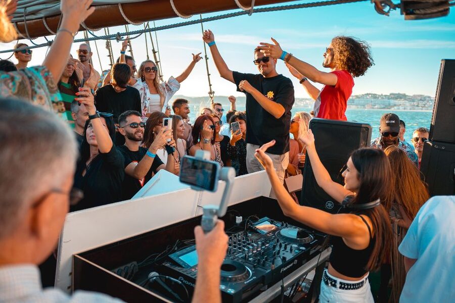 Lisbon: Sunset Boat Party with Live DJ and Night Club Entry - Drinks, Food, and the Rules That Affect Your Night