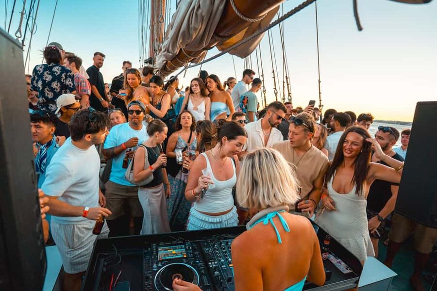 Lisbon: Sunset Boat Party with Live DJ and Night Club Entry - Smart Tips to Make Your 4 Hours Smoother