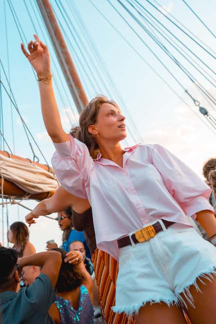 Lisbon: Sunset Boat Party with Live DJ and Night Club Entry - Finding the Principe Perfeito With the Blue Lisbon Boat Party Flag