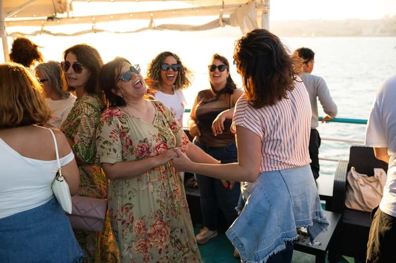Lisbon: Sunset Boat Tour with Music and Drinks - Practical Tips for a Smooth Experience