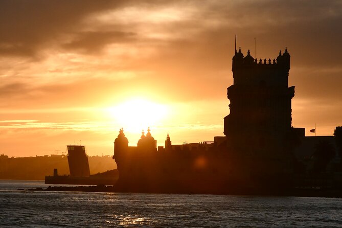 Lisbon: Sunset Catamaran Boat Tour with Music and Drinks - The vibe on Lisbon’s Tagus, nets up and lights coming on