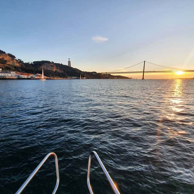 Lisbon: Sunset Catamaran Cruise with Drinks - MAAT and Belém Tower: when the waterfront turns into a museum walk