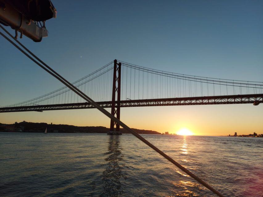 Lisbon: Sunset Catamaran Cruise with Drinks - Drinks, blankets, and comfort tips that make the cruise feel worth it