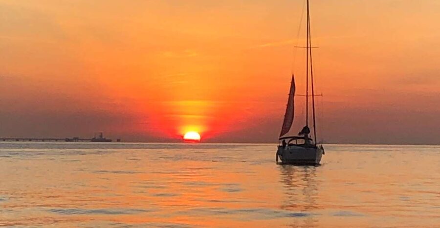 Lisbon: Sunset Cruise with Drinks and Snacks - Why a Tagus sunset sail beats Lisbon on foot